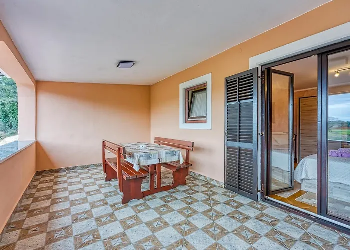 Cerin With Balcony