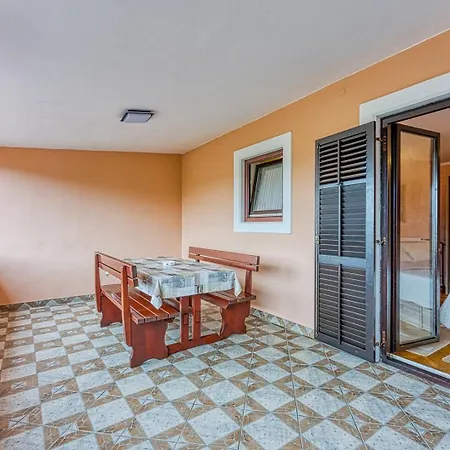 Cerin With Balcony