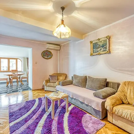 Cerin With Balcony Porec