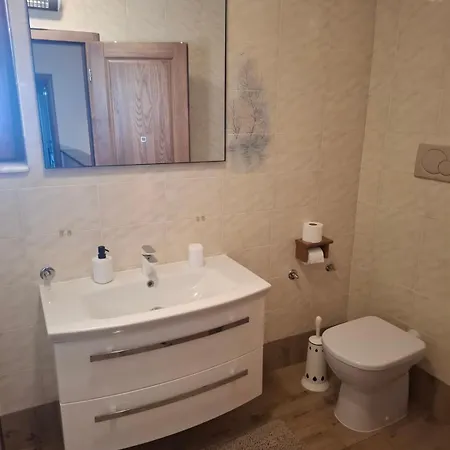 Cerin With Balcony Appartement