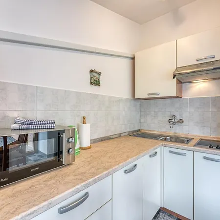 Cerin With Balcony *